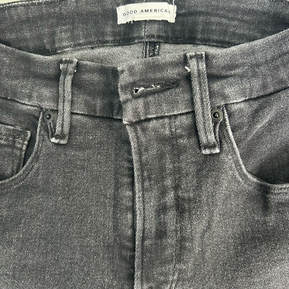 Good American Women’s Slim Grey Washed Jeans